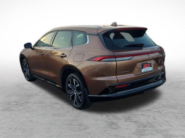 Certified 2025 Toyota Crown Signia AWD/4WD image 5