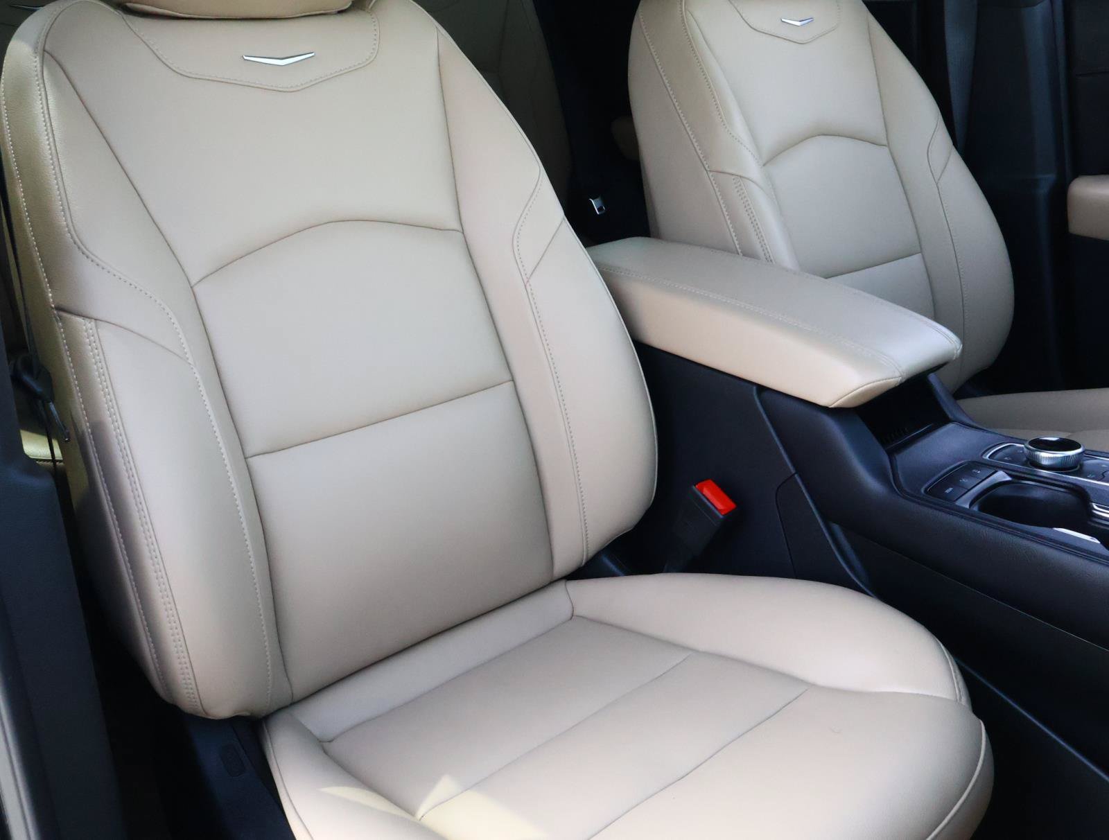 Certified 2024 Cadillac XT4 Luxury FWD image 21