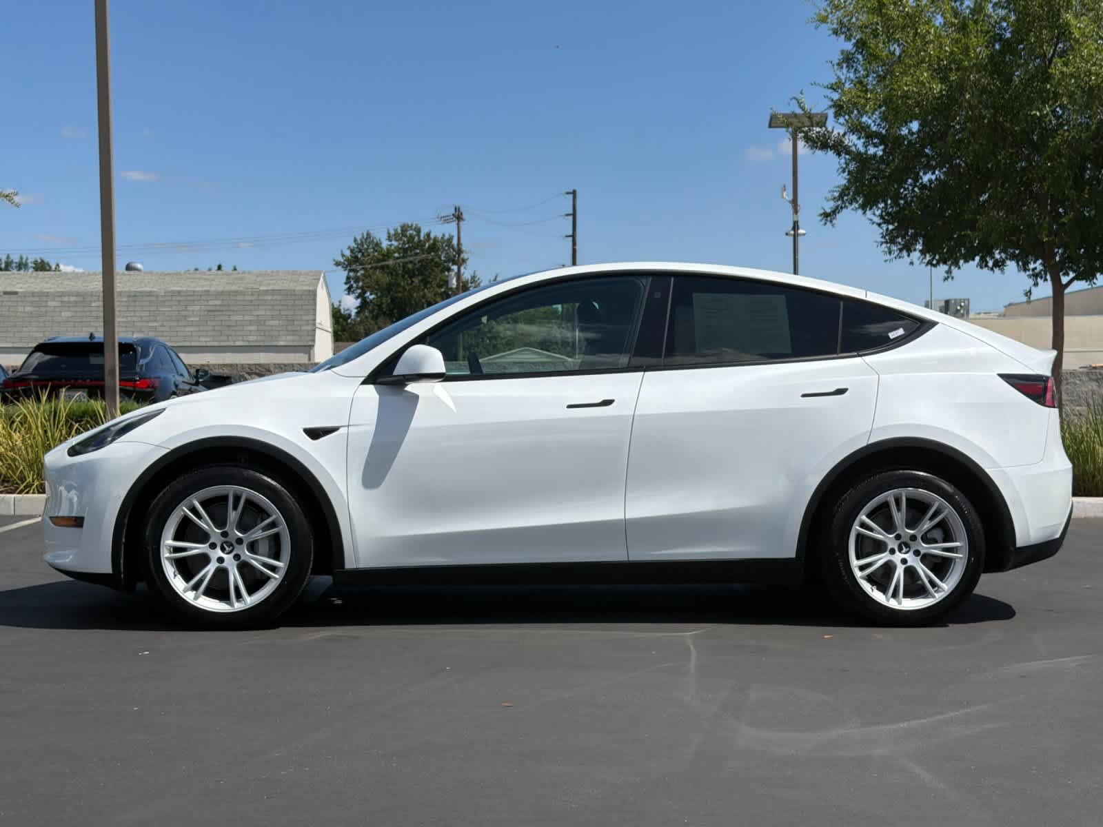 Used 2022 Tesla Model Y Long Range AWD/4WD image 9