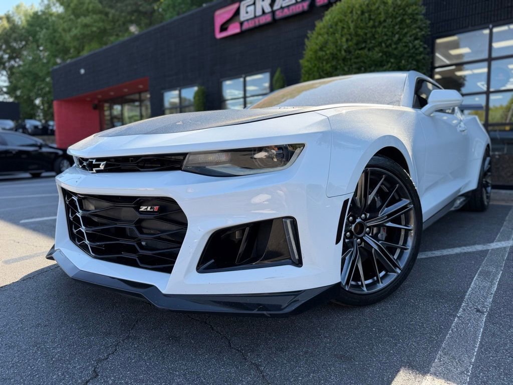 Used 2019 Chevrolet Camaro ZL1 RWD image 2