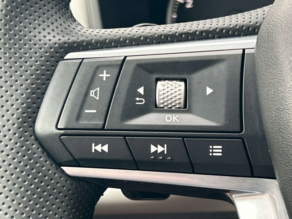 Used 2025 Mitsubishi Outlander SE image 31