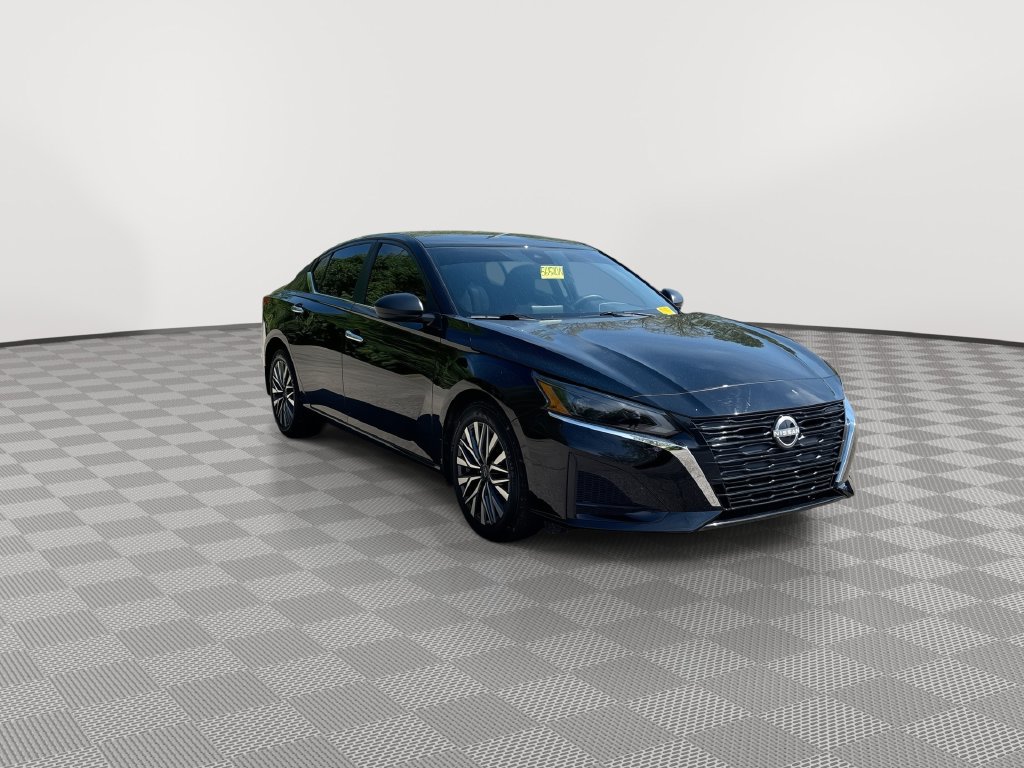 Certified 2025 Nissan Altima 2.5 SV FWD image 3