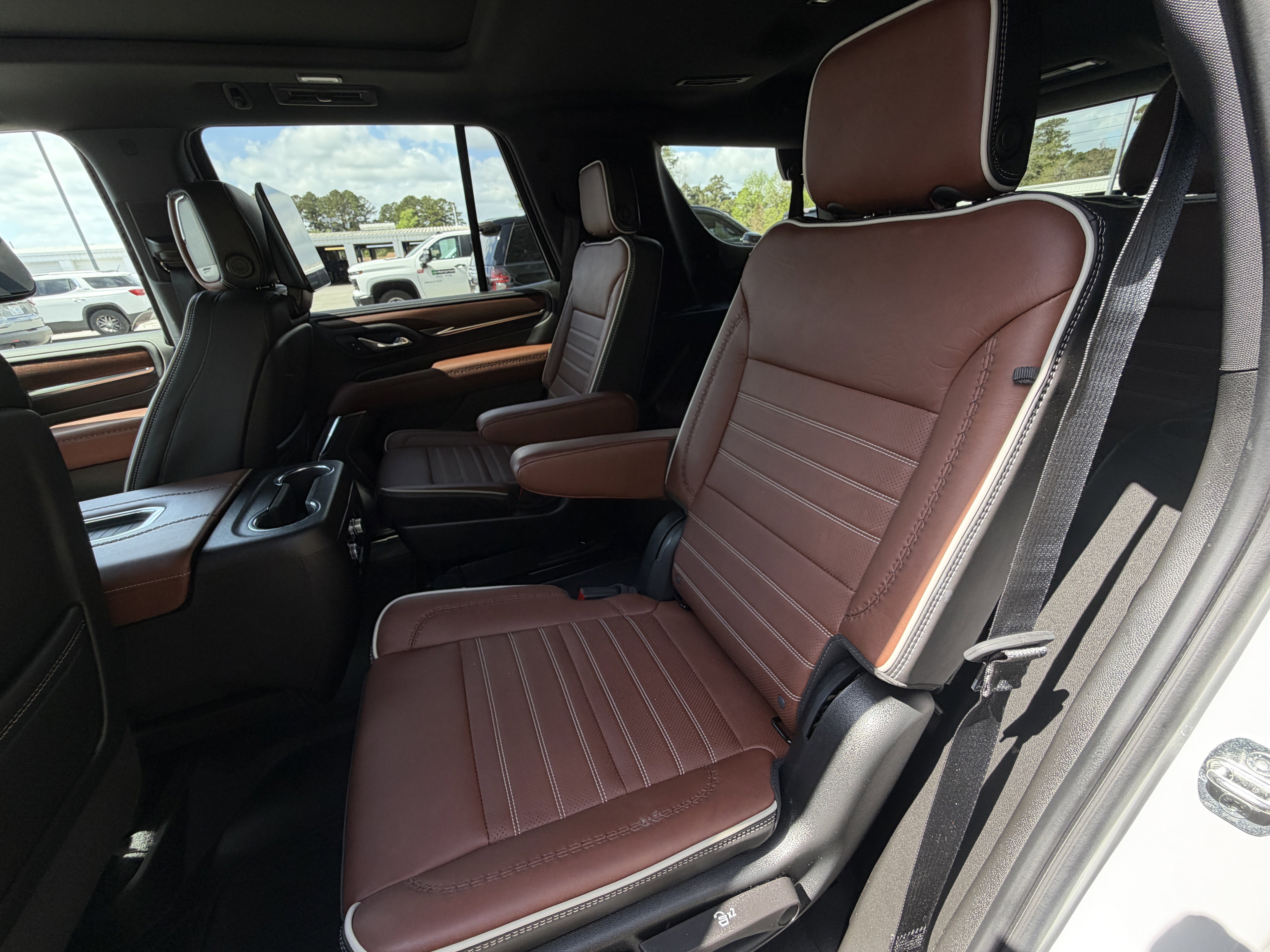 Used 2023 GMC Yukon Denali Ultimate AWD/4WD image 18