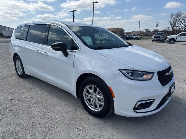Used 2025 Chrysler Pacifica Select image 8