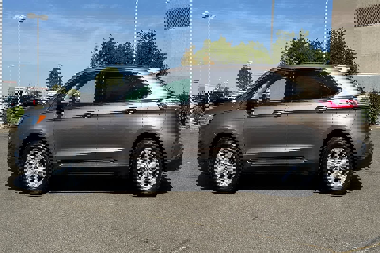 Used 2019 Ford Edge SE image 9