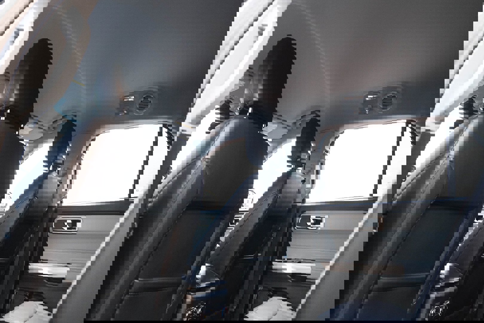 Used 2021 Ford Explorer XLT w/ Equipment Group 202A image 18