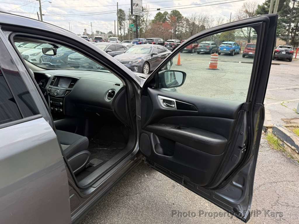 Used 2019 Nissan Pathfinder SV image 10