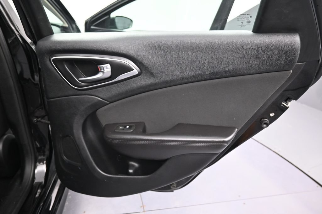 Used 2015 Chrysler 200 Limited FWD image 21