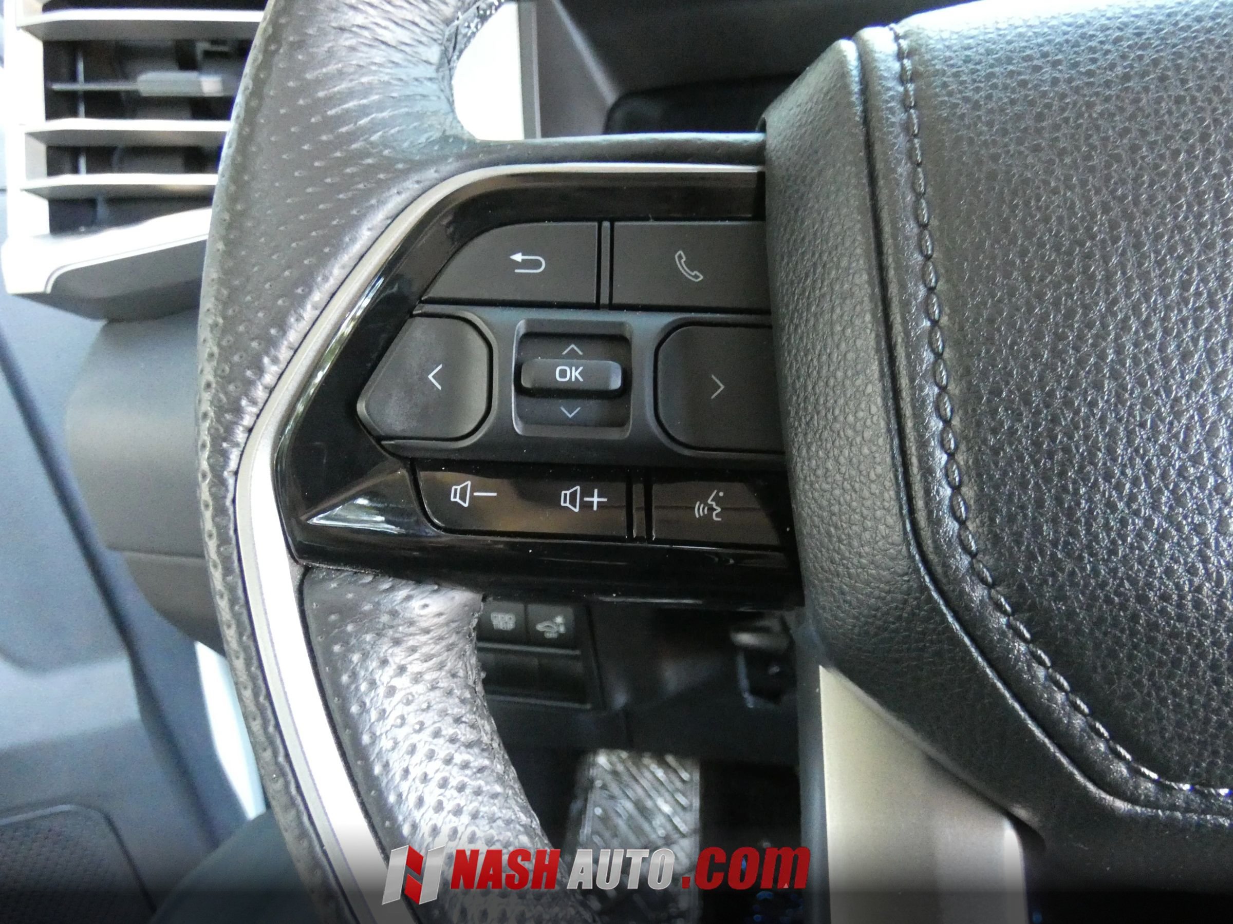 Used 2024 Toyota Tundra Limited AWD/4WD image 61