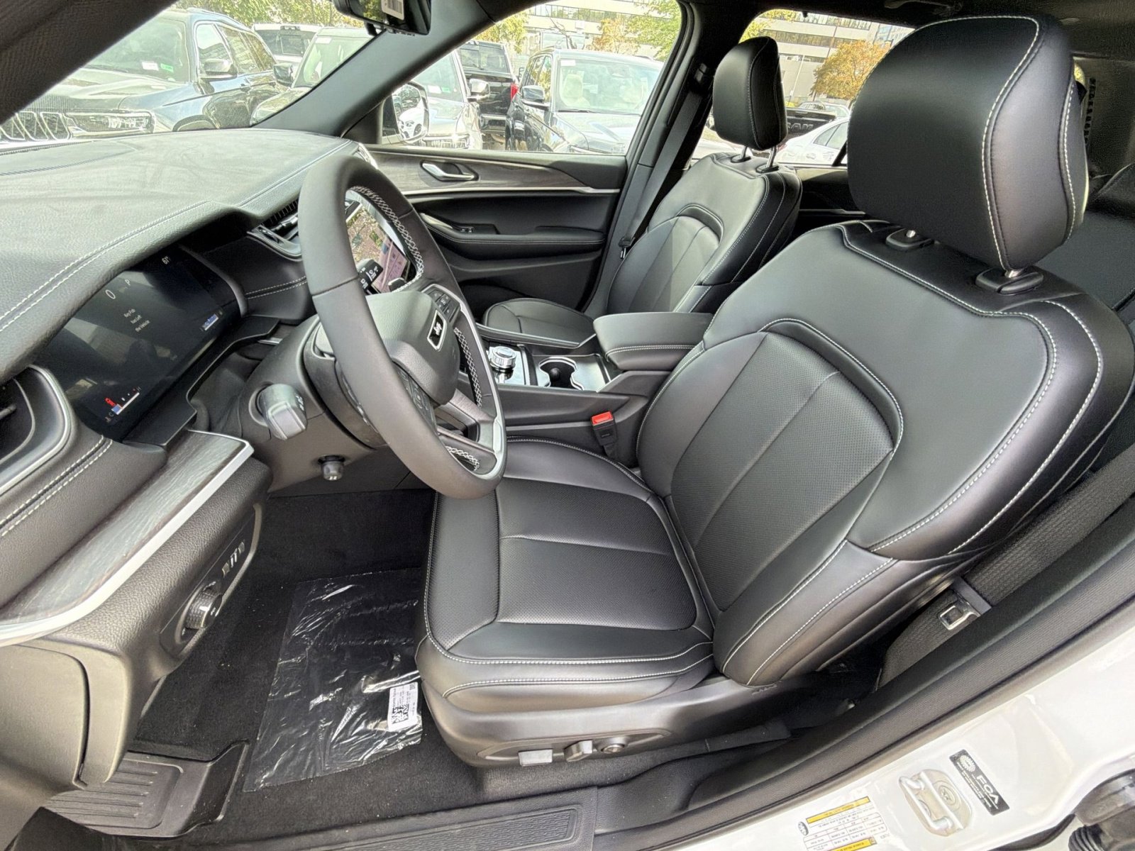 New 2025 Jeep Grand Cherokee Limited w/ Luxury Tech Group II image 13