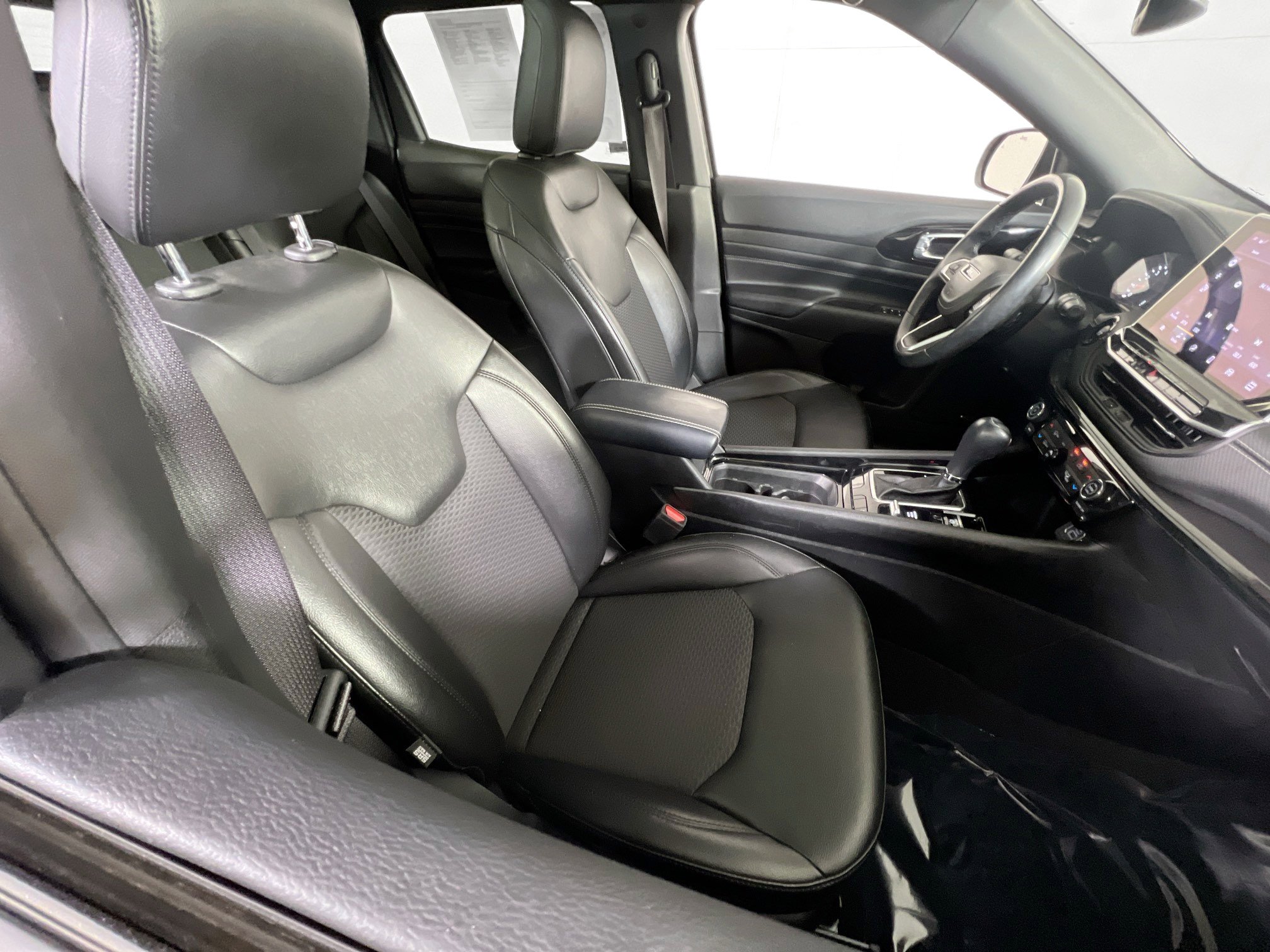 Used 2022 Jeep Compass Altitude w/ Sun and Sound Group image 26