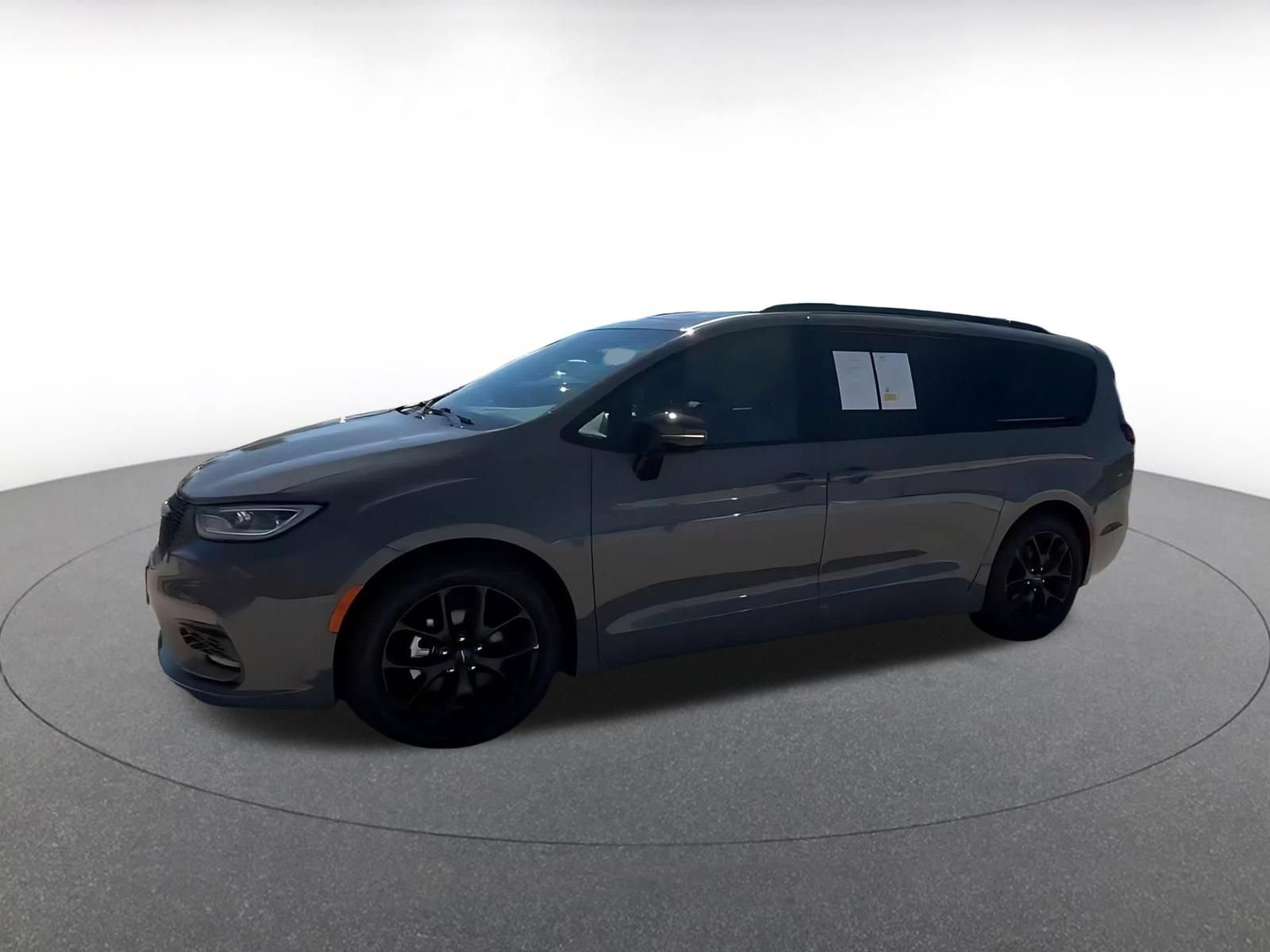 Used 2025 Chrysler Pacifica Limited FWD image 8
