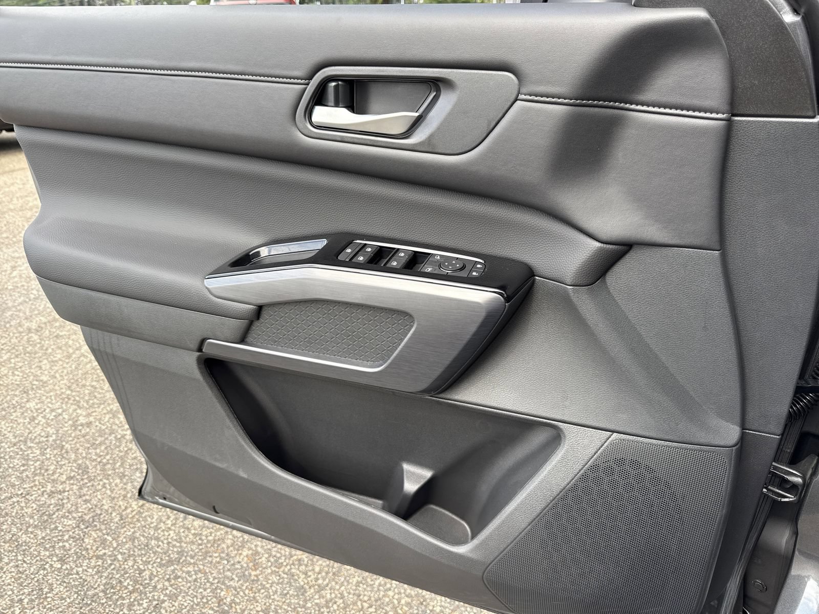 New 2026 Nissan Pathfinder SL FWD image 13