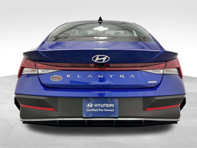 Certified 2025 Hyundai Elantra Limited FWD image 4