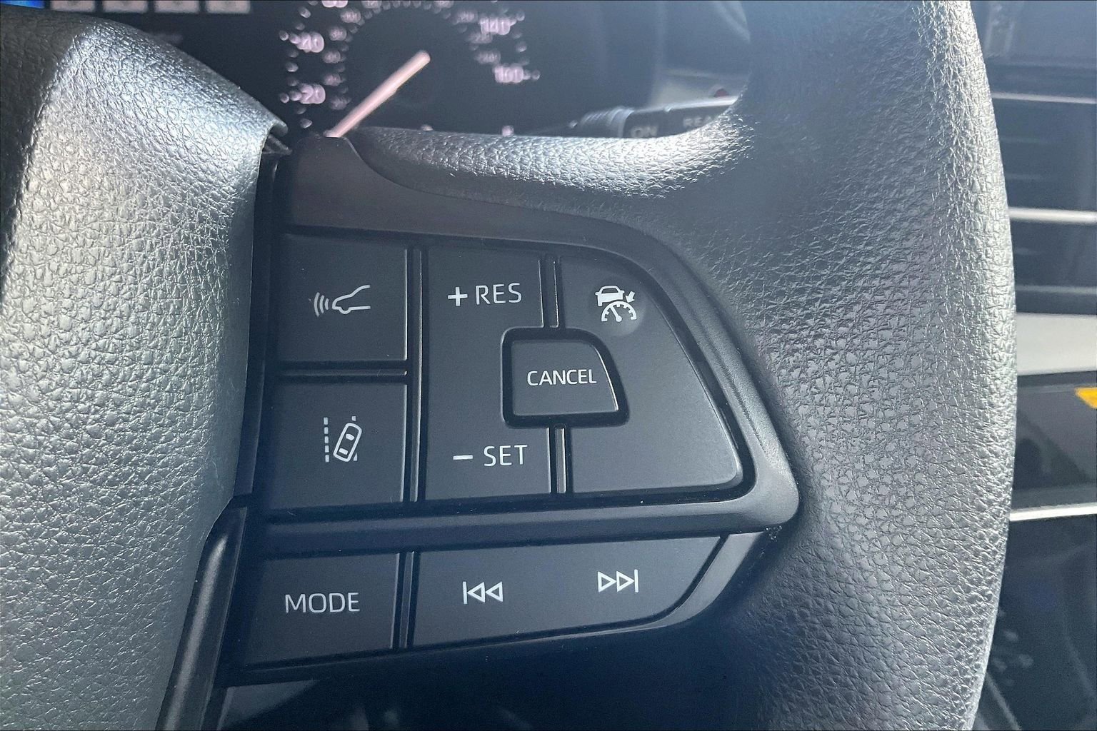 Used 2025 Toyota Sienna LE FWD image 11