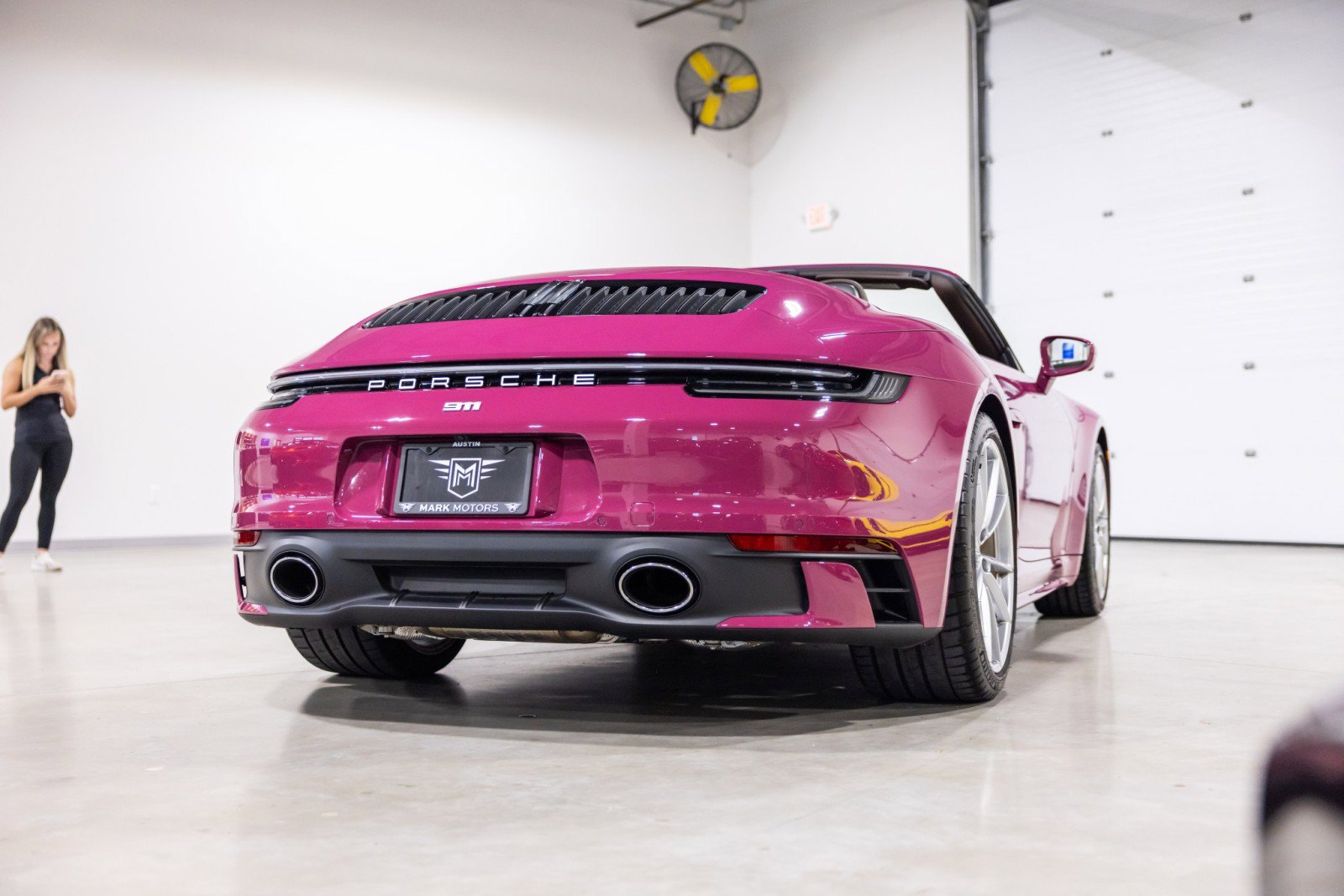 Used 2023 Porsche 911 Carrera w/ Premium Package RWD image 4
