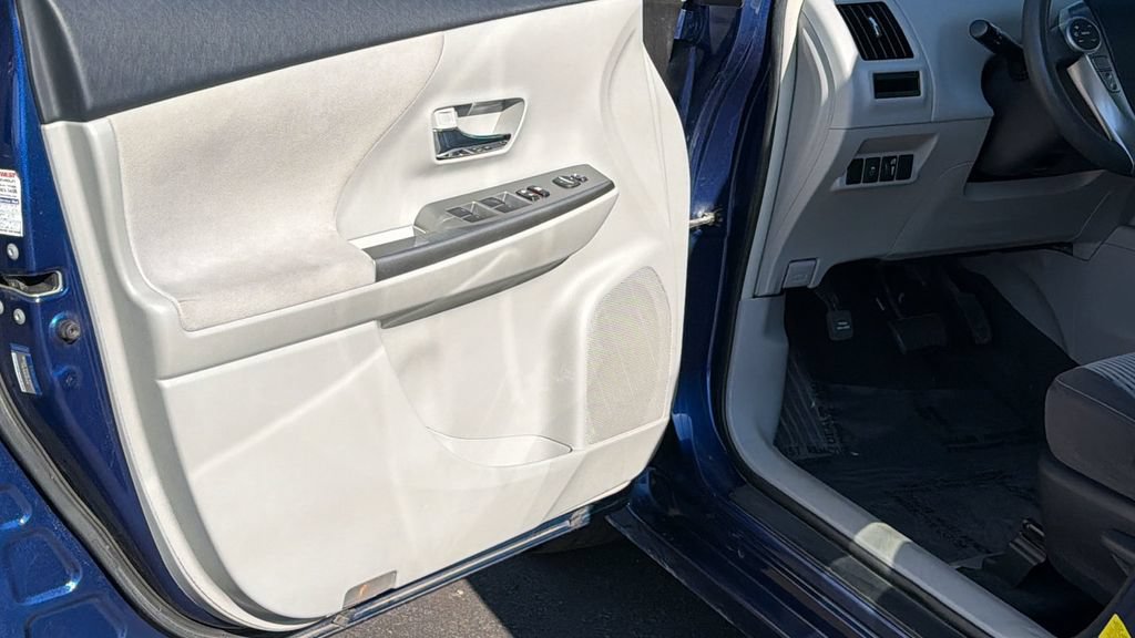 Used 2017 Toyota Prius V Two w/ Carpet Mat Package FWD image 23