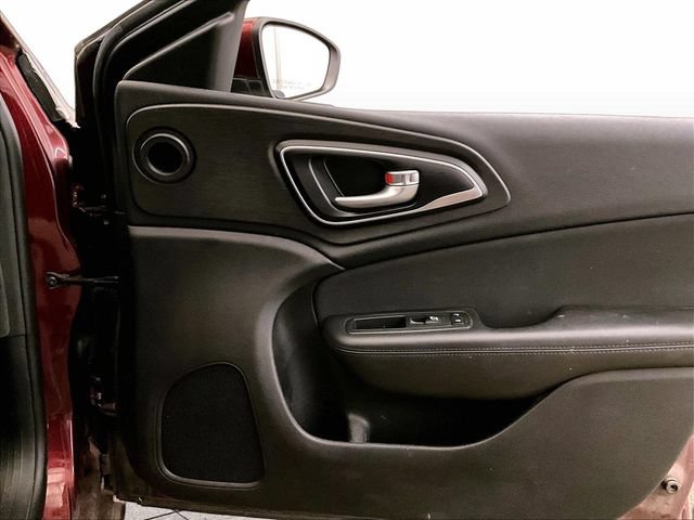Used 2015 Chrysler 200 Limited FWD image 24