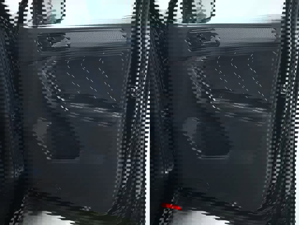 Certified 2023 Volkswagen Tiguan SE image 34