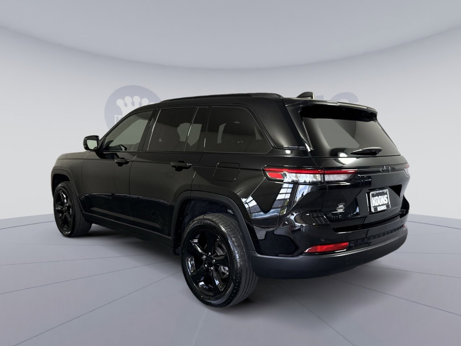 Used 2023 Jeep Grand Cherokee Altitude AWD/4WD image 4