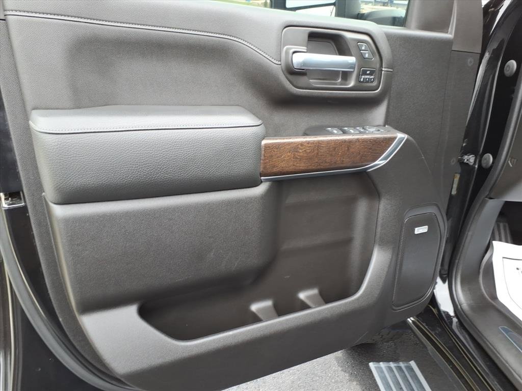 Used 2023 GMC Sierra 2500 Denali w/ Denali Black Diamond Edition image 13