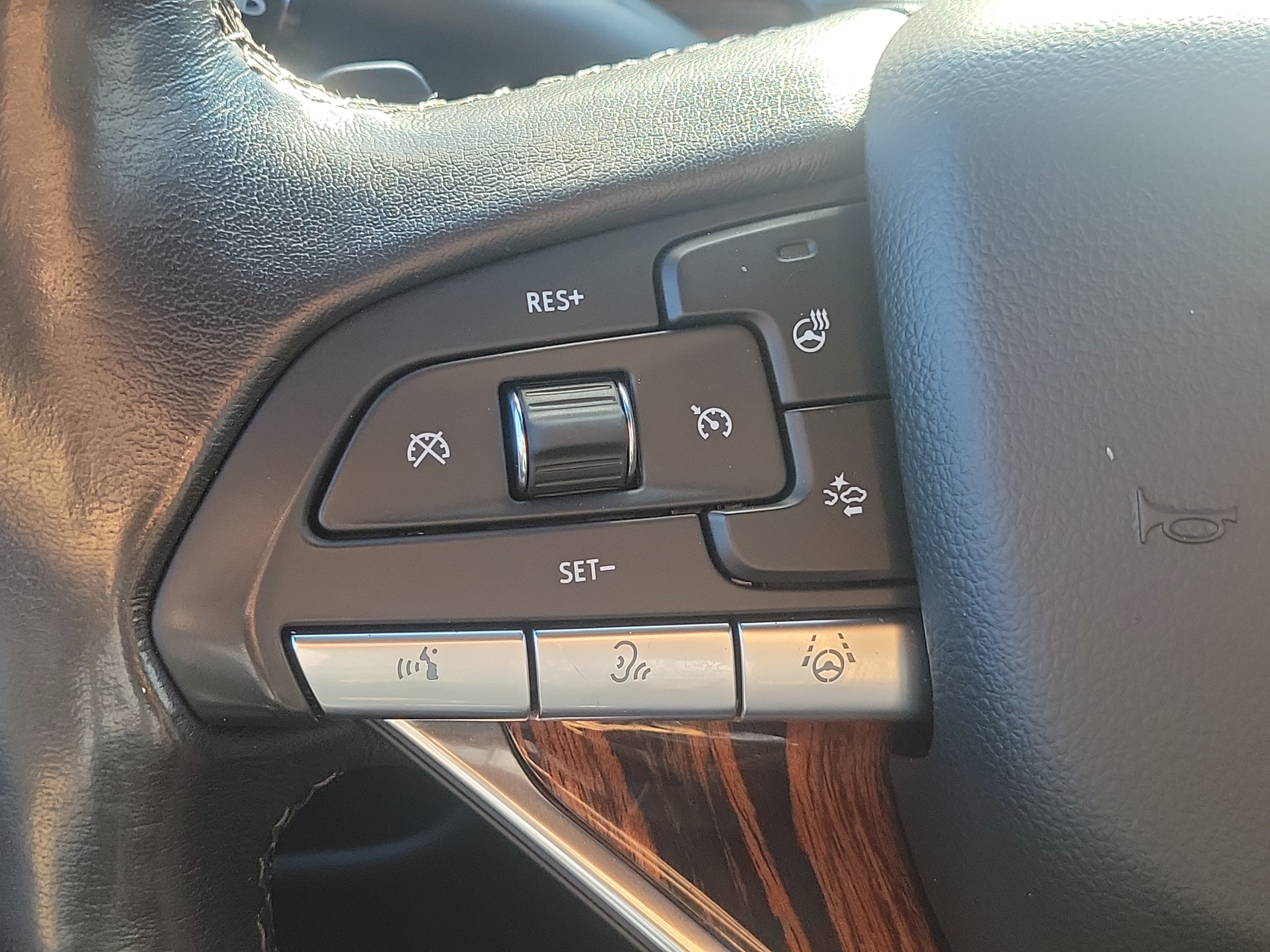 Used 2022 Cadillac Escalade Premium Luxury w/ Performance Package AWD/4WD image 27