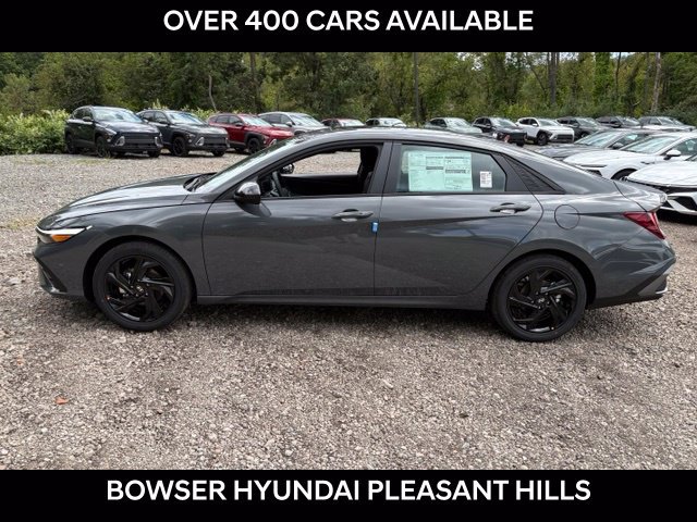 New 2026 Hyundai Elantra SEL Sport FWD image 2