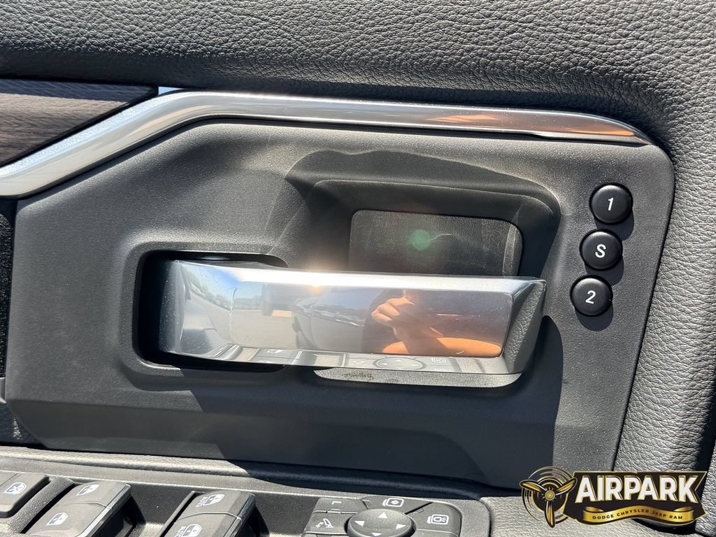 New 2026 RAM 2500 Laramie w/ Night Edition AWD/4WD image 17