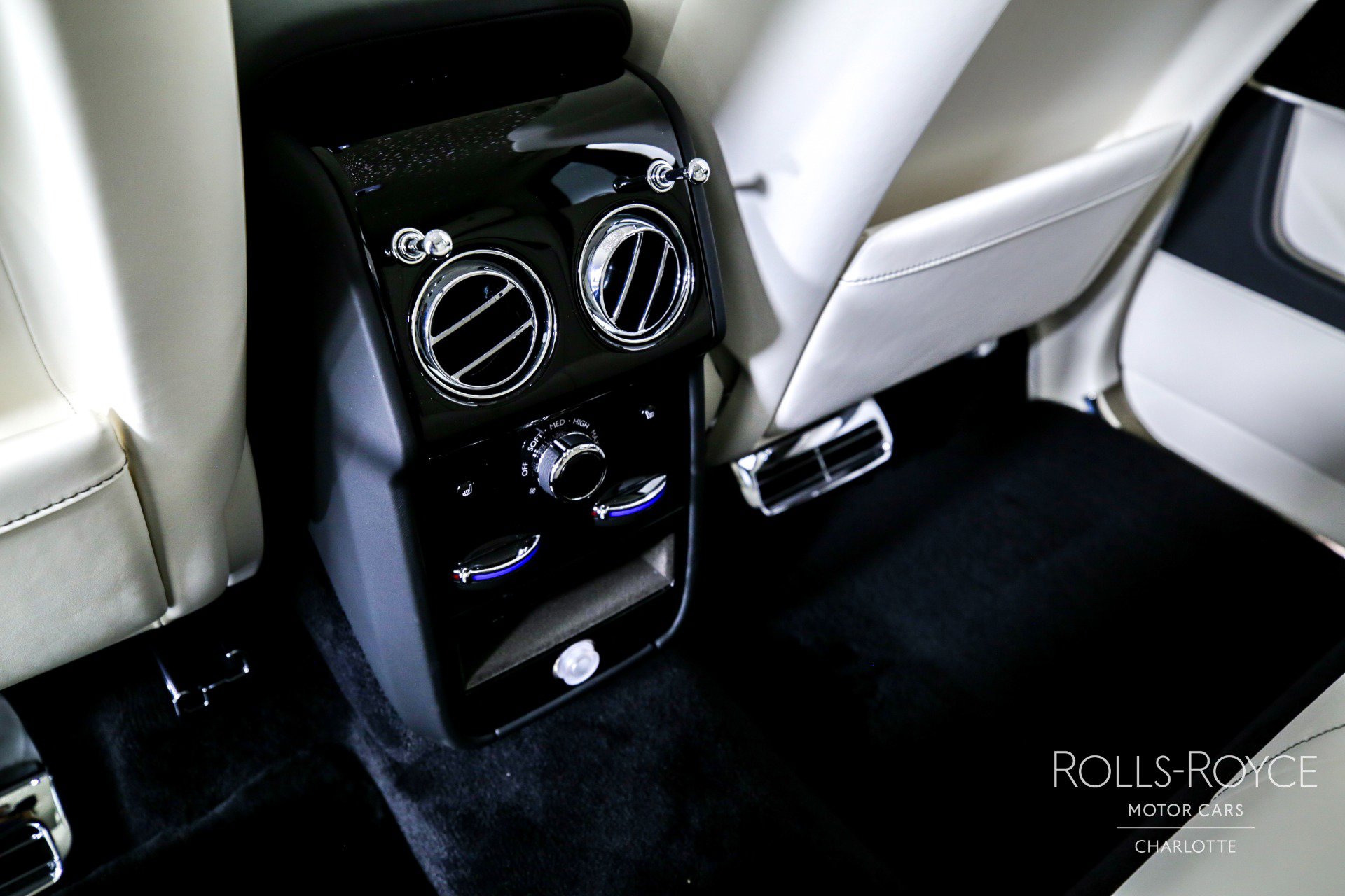 Certified 2025 Rolls-Royce Cullinan image 20