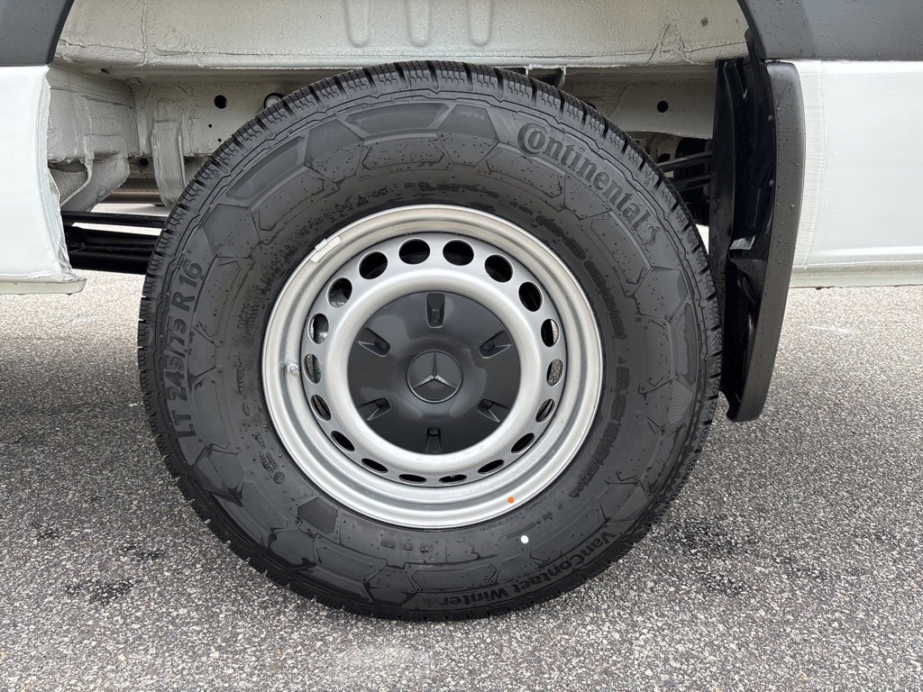 Used 2024 Mercedes-Benz Sprinter 2500 image 11