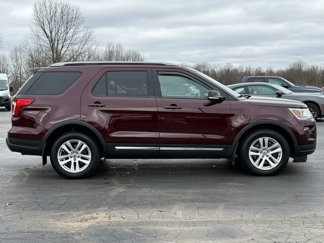 Used 2018 Ford Explorer XLT w/ Equipment Group 202A AWD/4WD image 50