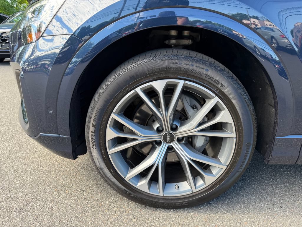 Used 2024 Audi Q8 Premium AWD/4WD image 9