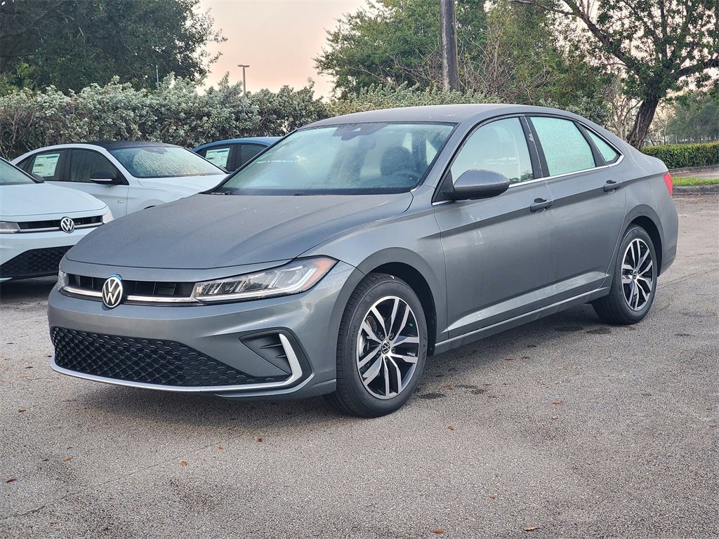 New 2025 Volkswagen Jetta SE image 3
