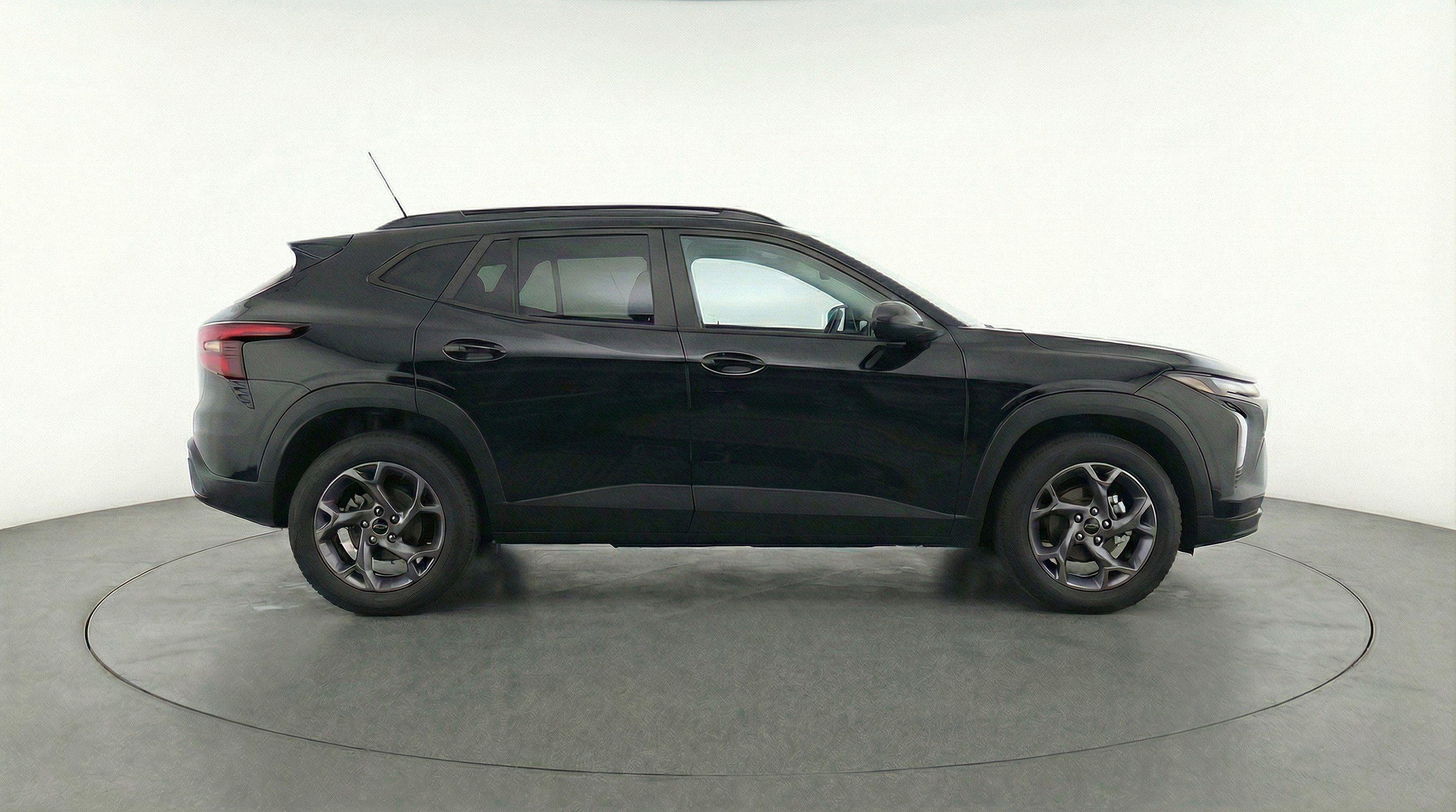 Used 2025 Chevrolet Trax LT w/ LT Convenience Package image 11