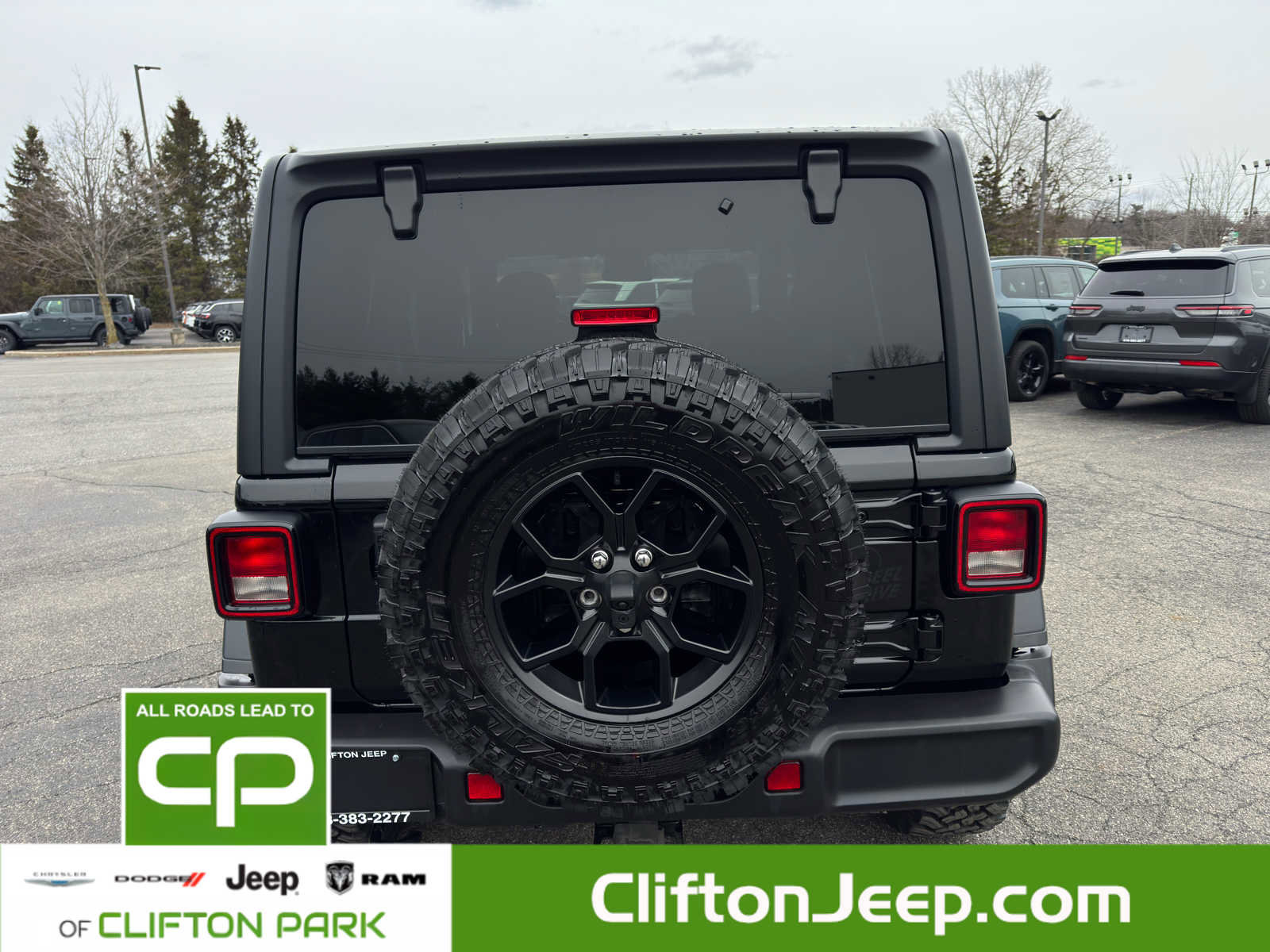 Used 2024 Jeep Wrangler Willys image 5