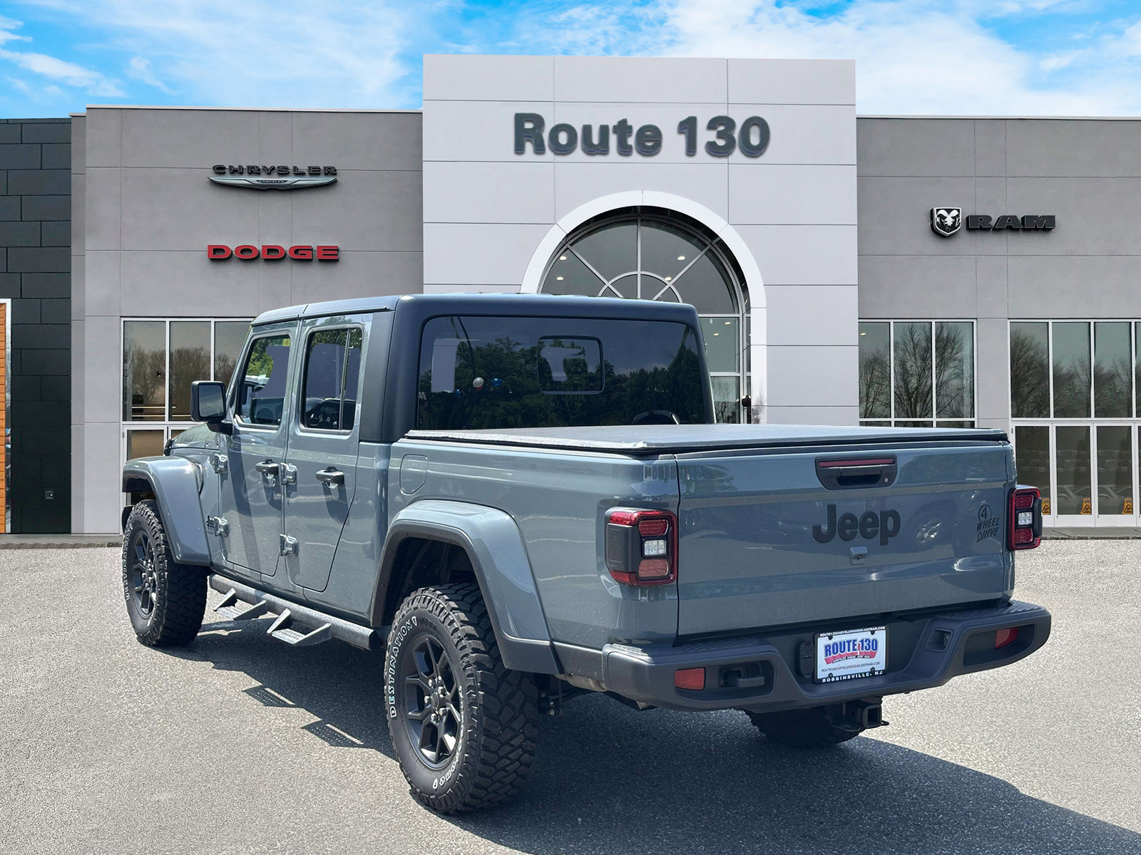 Used 2024 Jeep Gladiator Sport AWD/4WD image 3