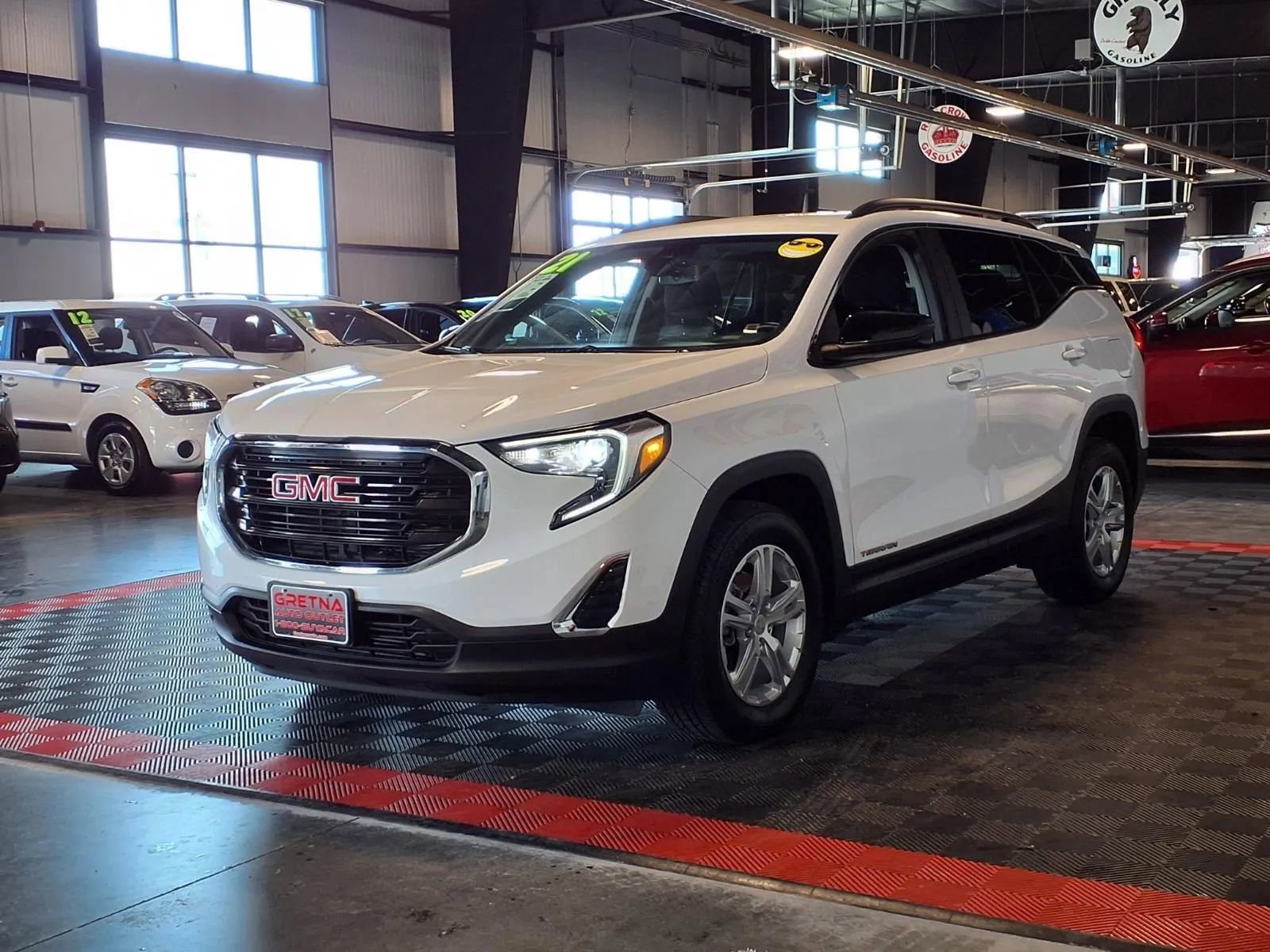 Used 2021 GMC Terrain SLE w/ Driver Convenience Package AWD/4WD image 3
