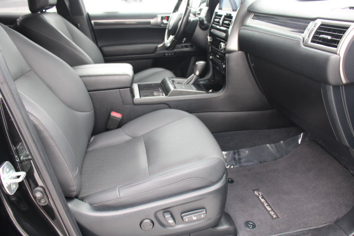 Used 2022 Lexus GX 460 Premium w/ Accessory Package AWD/4WD image 24