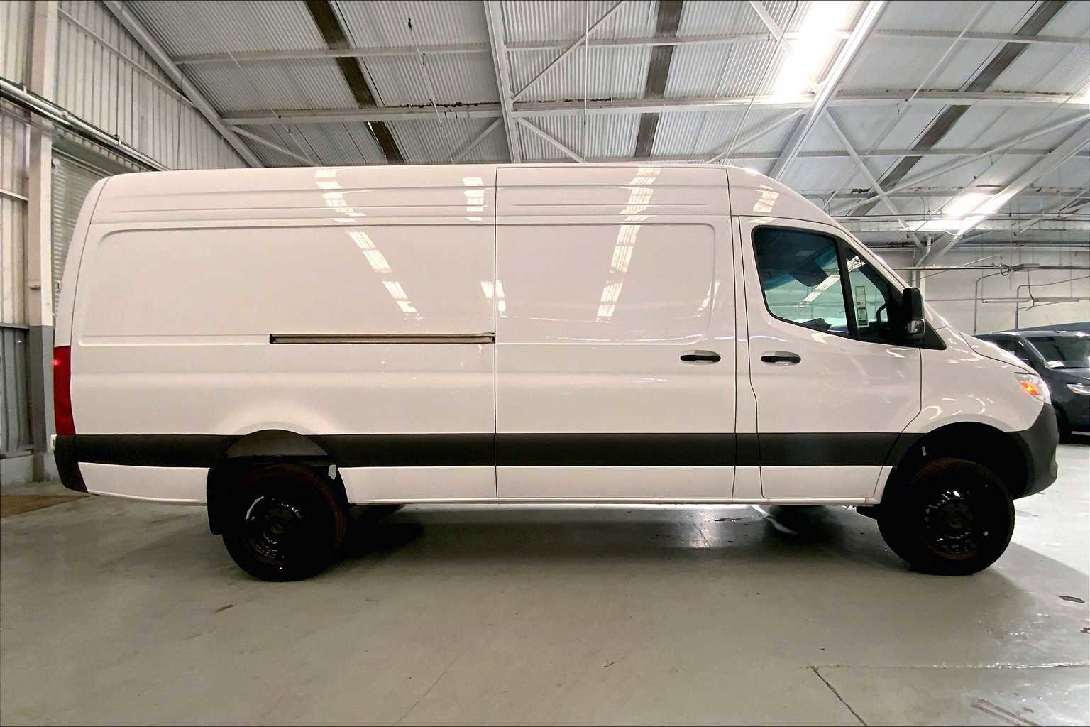 Used 2024 Mercedes-Benz Sprinter 2500 image 8