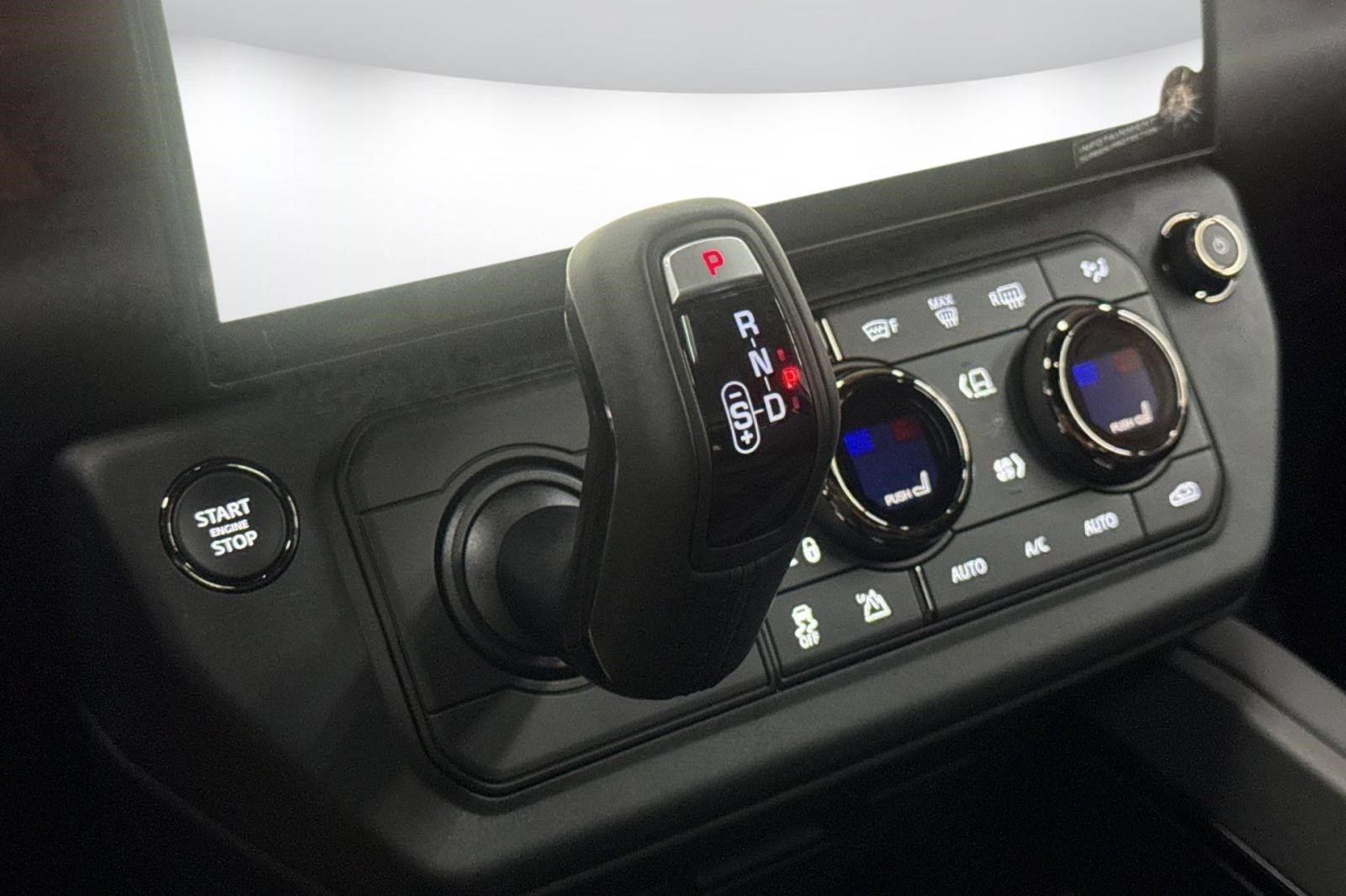 New 2026 Land Rover Defender 110 OCTA AWD/4WD image 18