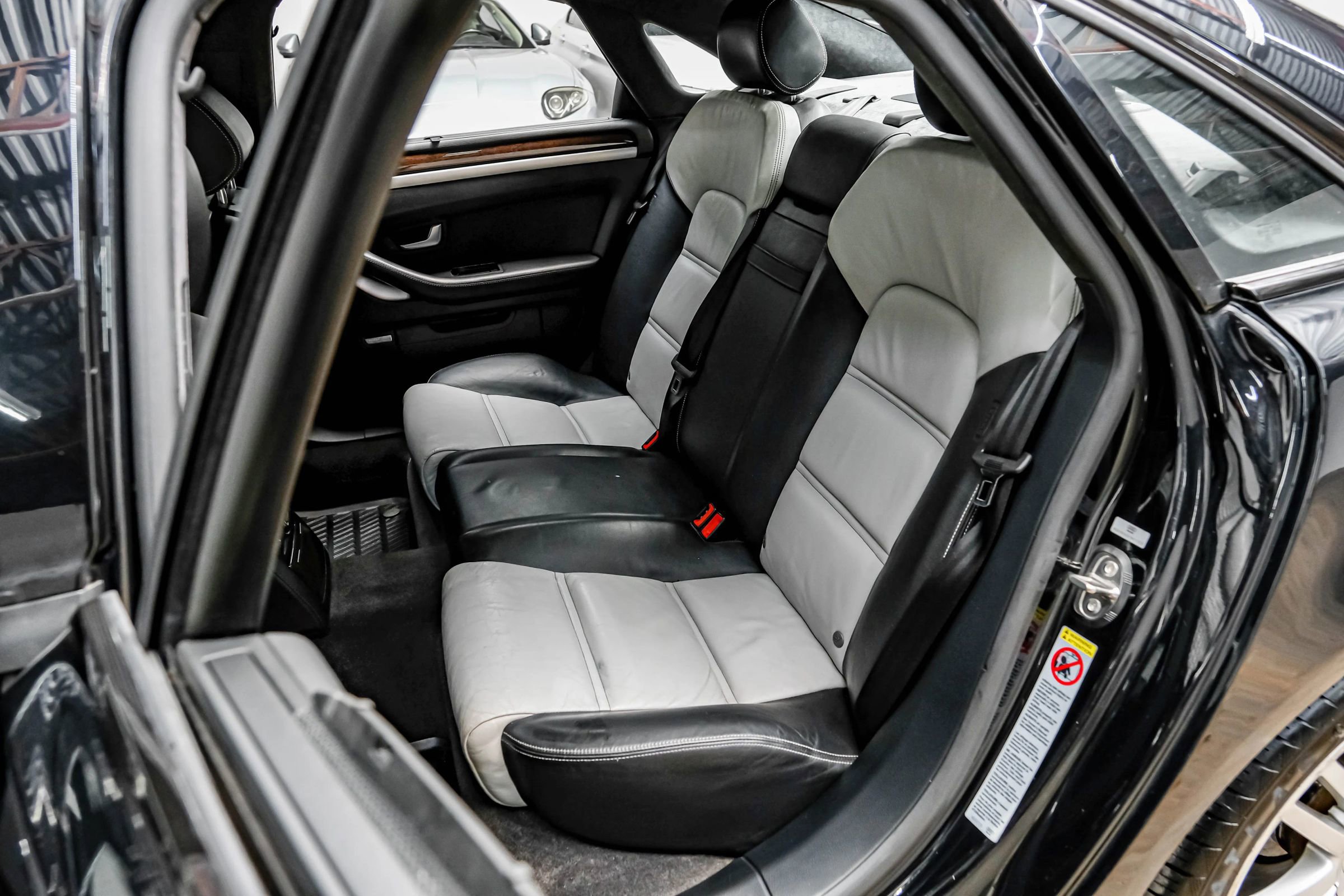 Used 2007 Audi S8 image 39