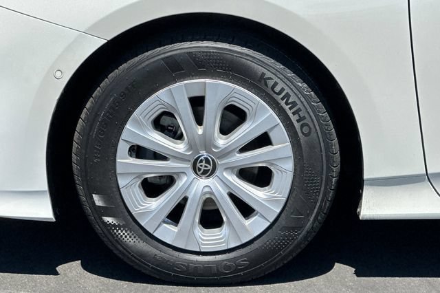 Used 2020 Toyota Prius LE FWD image 28