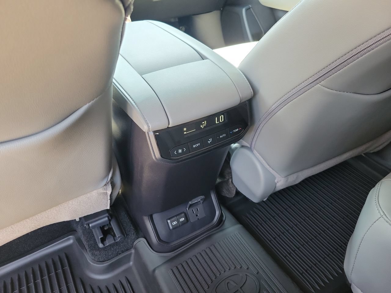 New 2026 Toyota Highlander Limited AWD/4WD image 12