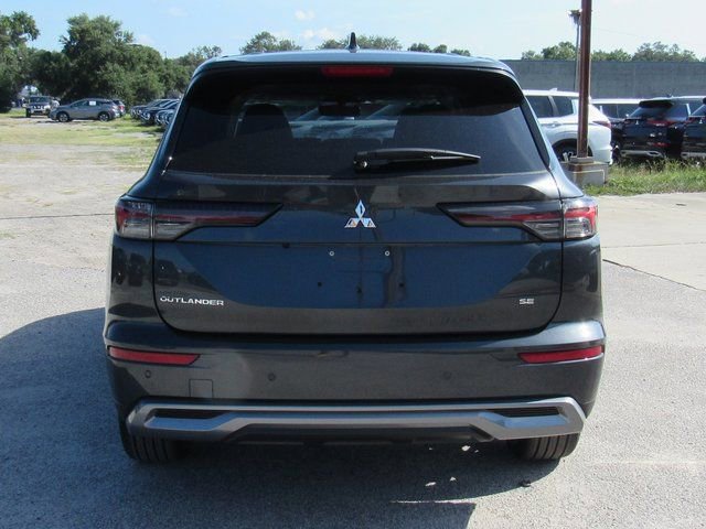 New 2025 Mitsubishi Outlander SE image 4