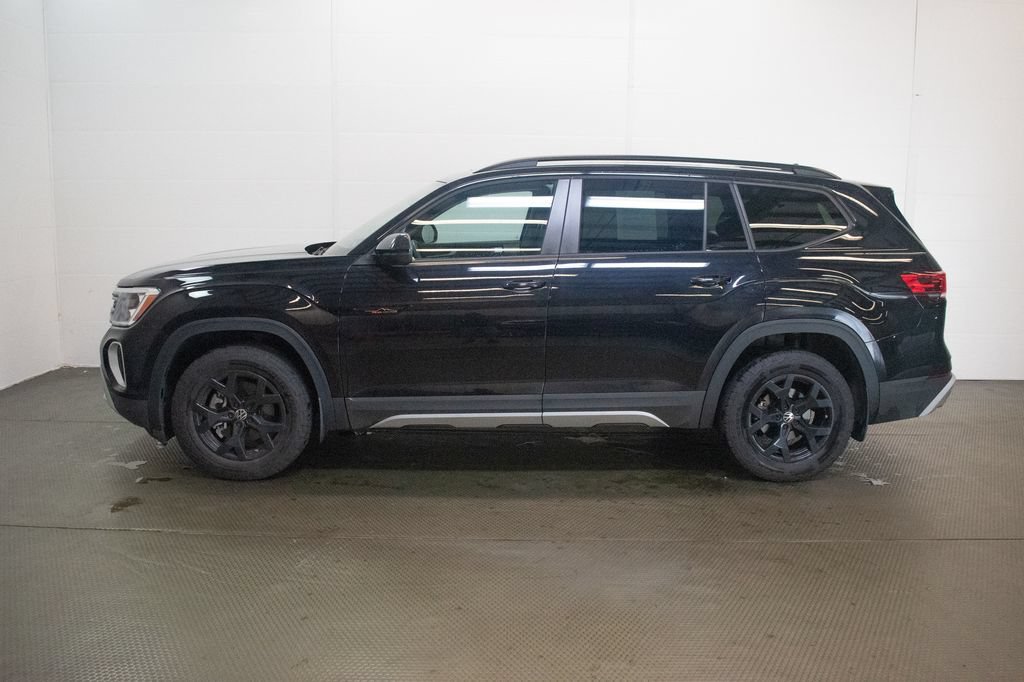 Used 2024 Volkswagen Atlas Peak Edition SE AWD/4WD image 7