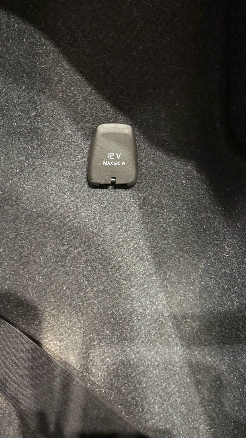 Used 2020 Volvo XC40 T5 Momentum image 24