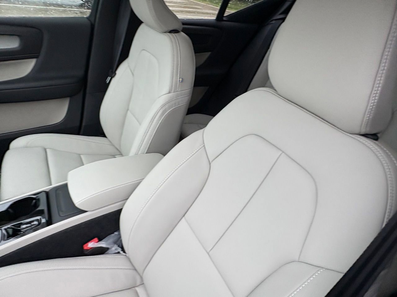 New 2026 Volvo XC40 B5 Ultra w/ Protection Package Premier AWD/4WD image 19