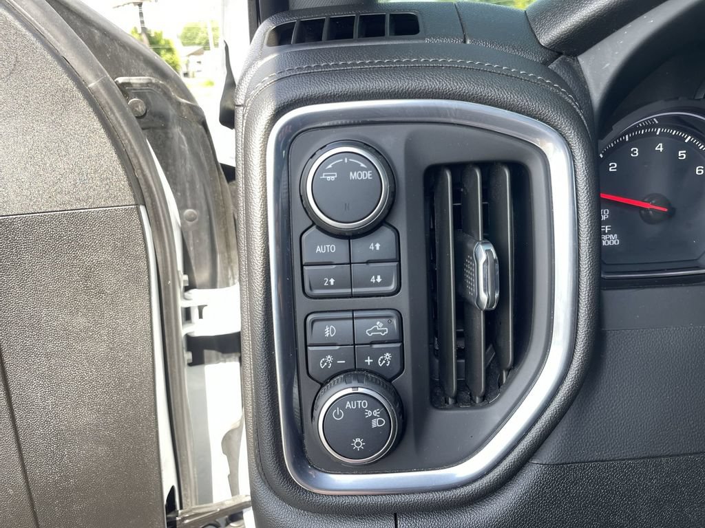 Used 2021 Chevrolet Silverado 1500 RST AWD/4WD image 18