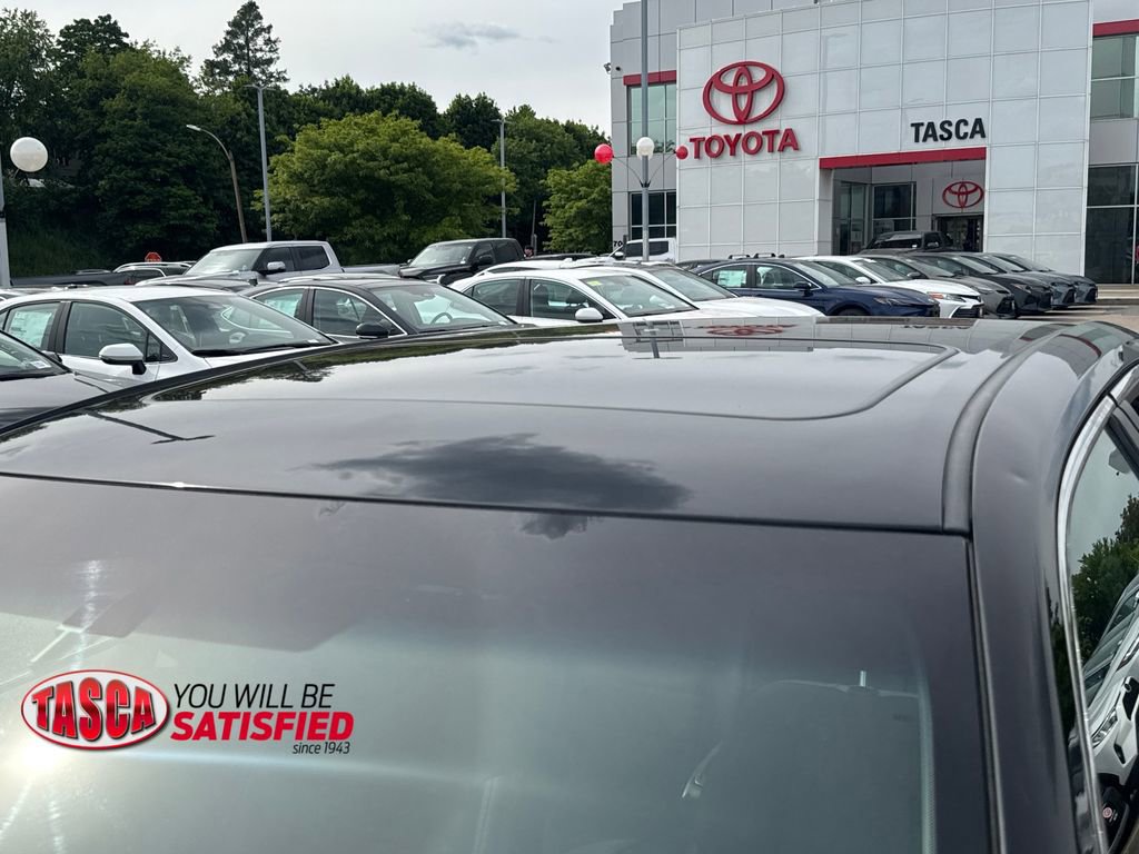 Used 2017 Toyota Camry SE w/ Moonroof Package FWD image 44