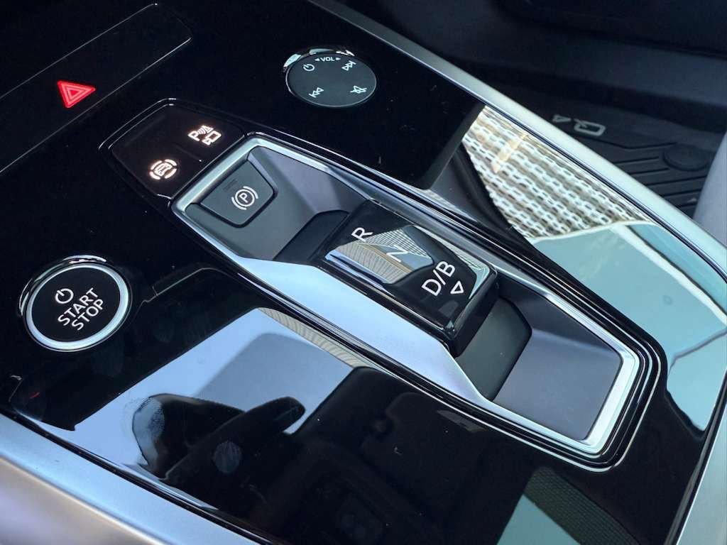 Used 2024 Audi Q4 e-tron Premium w/ Convenience Package image 16